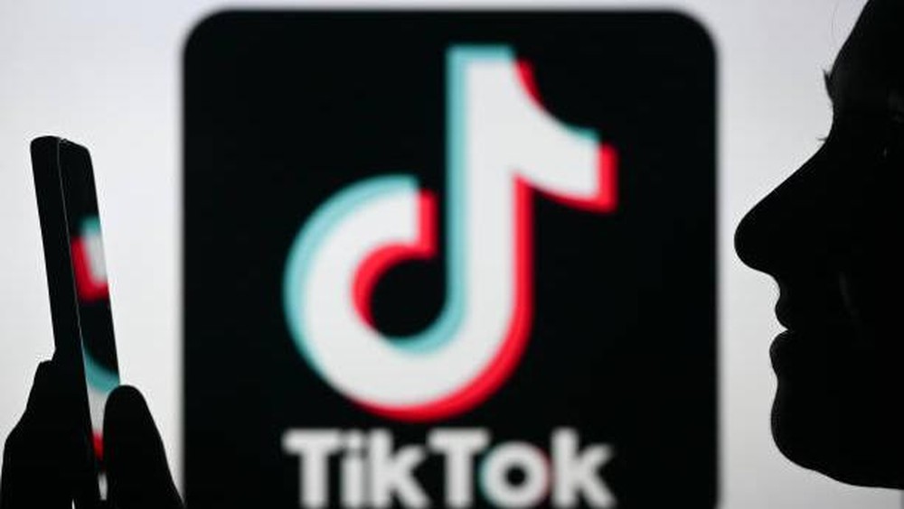 Ambang Batas Popularitas:  Syarat dan Ketentuan Siaran Langsung (Live) di TikTok