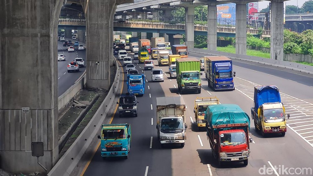 Apindo Desak Pemerintah Bebaskan Truk Tronton Beroperasi Saat Libur Nataru