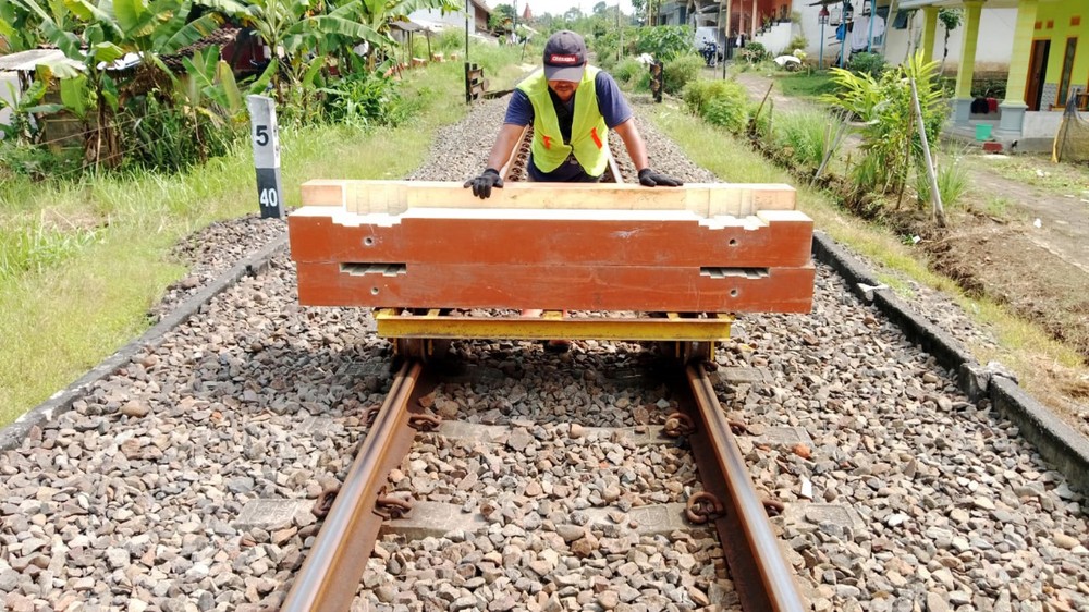 KAI Ganti Bantalan Jembatan Baja: Antisipasi Lonjakan Perjalanan Nataru