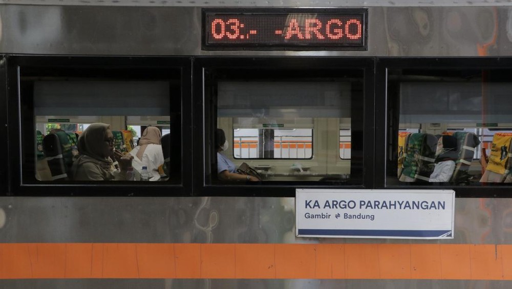 Era Baru Perjalanan Kereta Api Jakarta-Bandung: Argo Parahyangan Purna Tugas, Parahyangan Kembali Berjaya