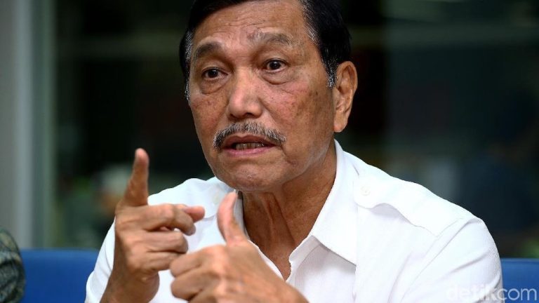 Hambatan Investasi: Luhut Koordinasikan Kementerian, Respon Cepat atas Keluhan Pengusaha Sepatu