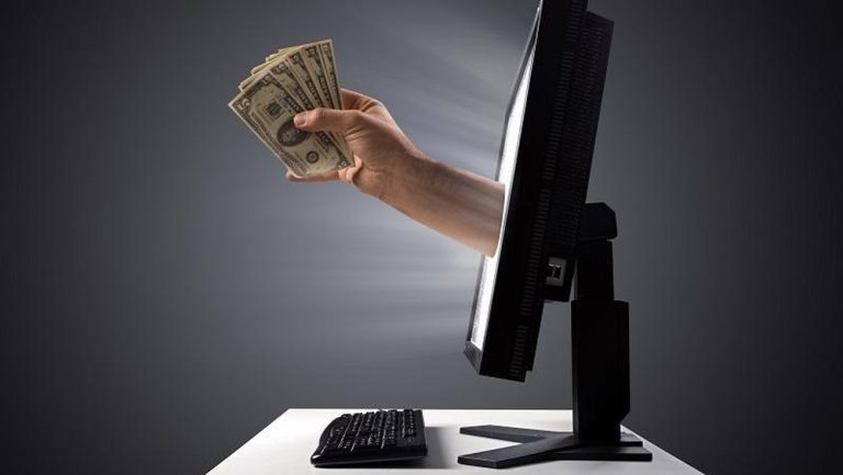 Perburuan Pinjol Ilegal: Permainan Ular dan Tangga di Ranah Digital