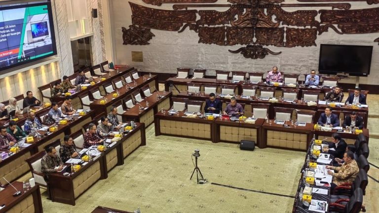 Bursa Karbon Indonesia: Klaim Kemajuan Dipertanyakan, Transaksi Minim Menuai Kritik Keras DPR