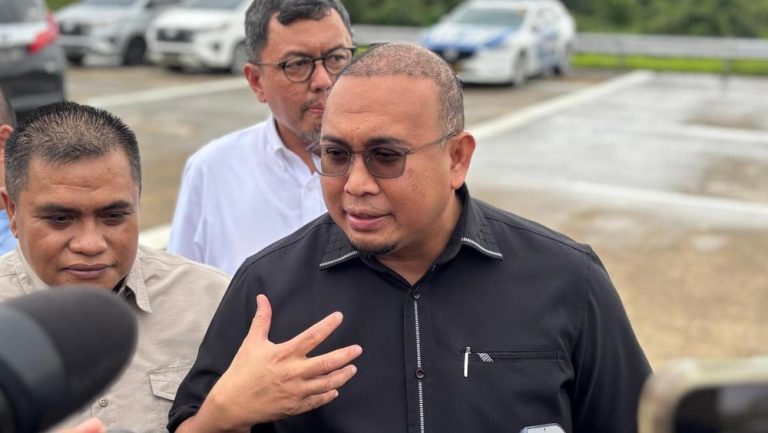 Penerbangan Padang-Mentawai Terwujud: Janji Andre Rosiade Menjadi Nyata