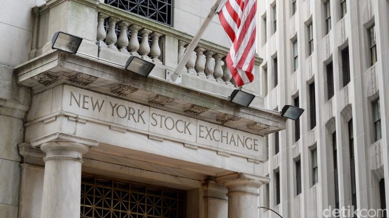 Pasar Saham AS Ambruk Rp 65,2 Triliun: Bayang-Bayang Perang Tarif Trump