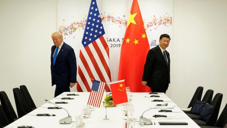 Perang Dagang Jilid II: Pukulan Telak Trump terhadap Ekonomi China dan AS