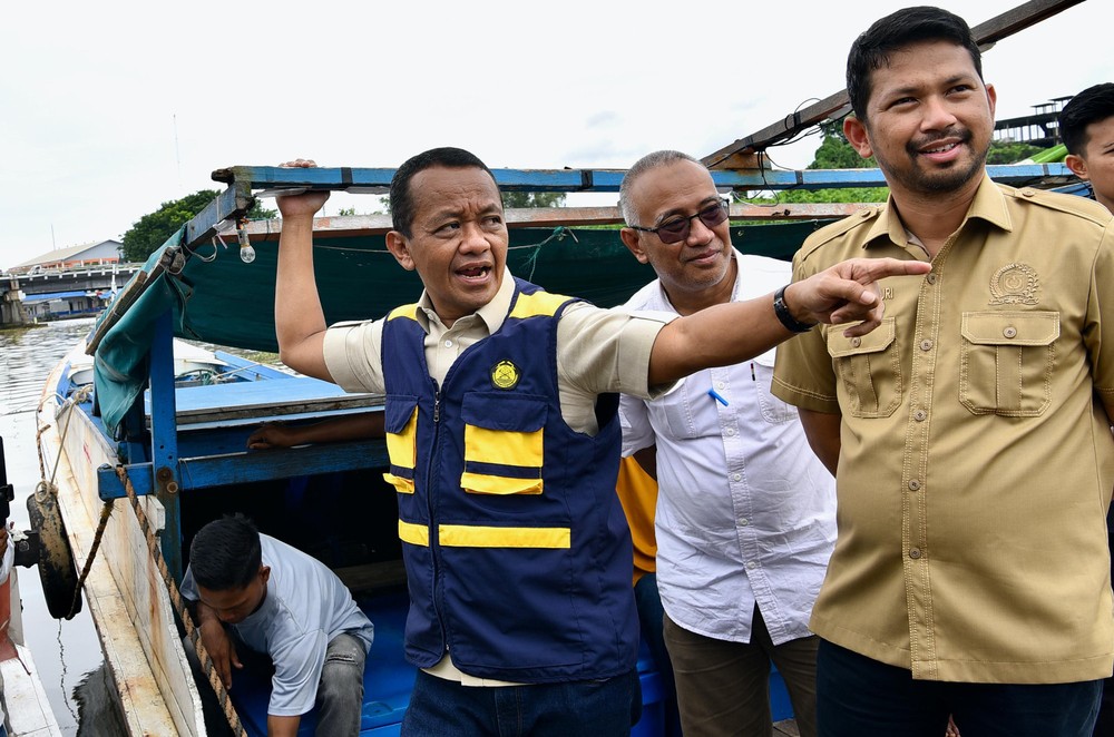 Menteri ESDM Bahlil Lahadalia Pastikan Ketersediaan BBM untuk Nelayan di Banjarmasin