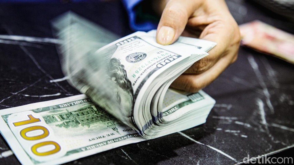 Dolar AS Diramal Tetap Bertengger di Rp 16.000-an Sepanjang 2025: Perang Dagang dan Kebijakan Dalam Negeri Jadi Penentu