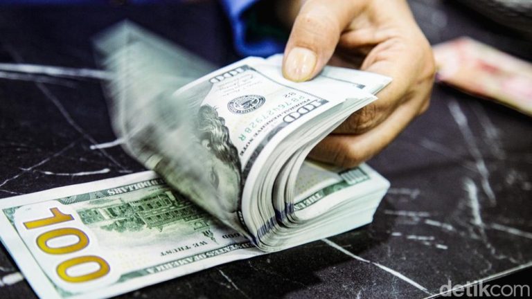 Rupiah Tertekan, Dolar AS Tembus Rp 16.500; Bank Jual Hingga Rp 16.700