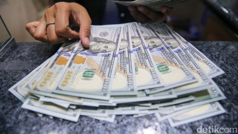 Dolar AS Menguat Tipis terhadap Rupiah di Tengah Pergerakan Variatif Pasar Global