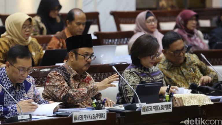 Rapat Kerja Bappenas dan Komisi XI DPR Bahas Blueprint Pembangunan Nasional 2025-2029