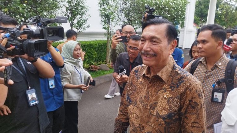 Regulasi Bisnis Indonesia Tertinggal, Luhut Minta Percepatan Deregulasi
