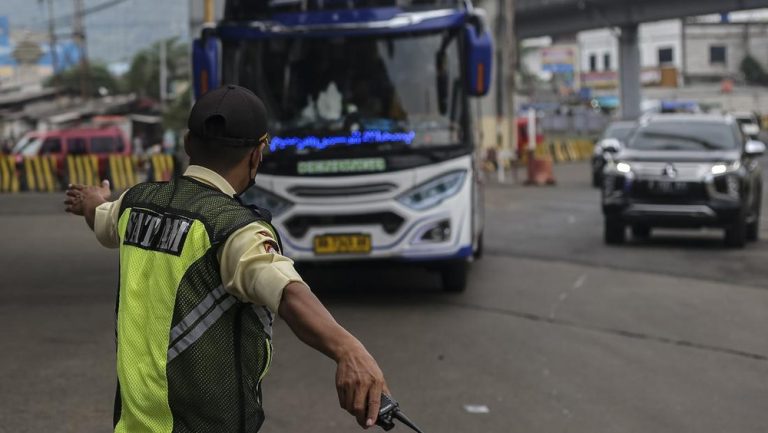 Pelabuhan Merak Fokus Layani Kendaraan Pribadi dan Bus Jelang Lebaran: Antisipasi Lonjakan Pemudik