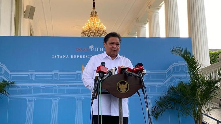 Anjloknya IHSG: Airlangga Laporkan Tiga Faktor Utama kepada Presiden Prabowo