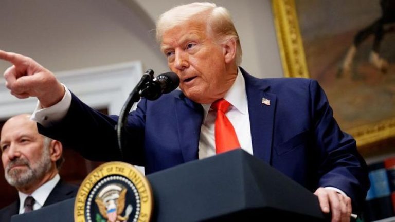 Badai Tarif Trump: Ancaman 25% untuk Impor Otomotif Guncang Pasar Global