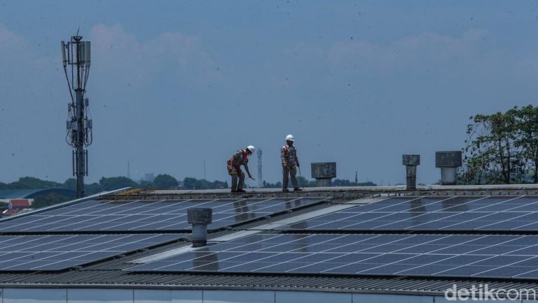 Indonesia Berambisi Kuasai Pasar Panel Surya, Andalkan Kekayaan Pasir Kuarsa