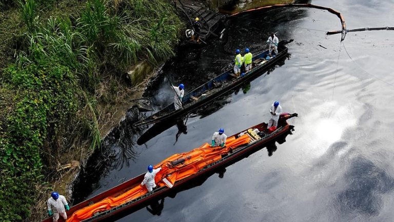 Bencana Lingkungan di Ekuador: Tumpahan Minyak SOTE Menghitamkan Sungai Esmeraldas, Ancaman bagi Ekosistem dan Penduduk Lokal