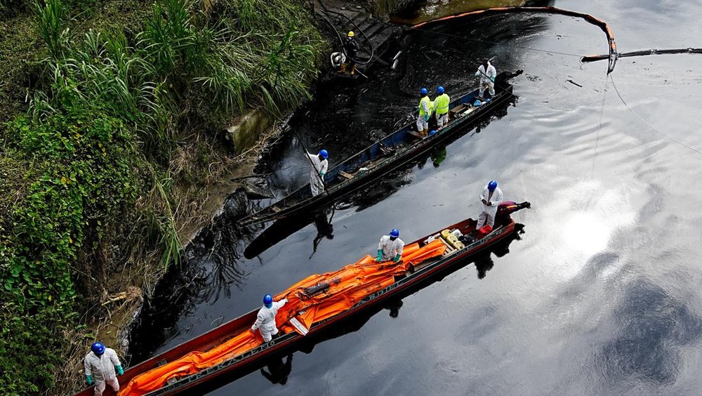 Bencana Lingkungan di Ekuador: Tumpahan Minyak SOTE Menghitamkan Sungai Esmeraldas, Ancaman bagi Ekosistem dan Penduduk Lokal