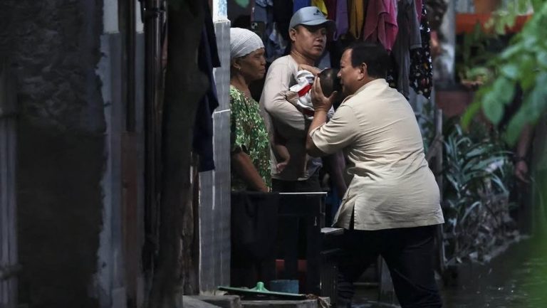 Prabowo Subianto Tinjau Langsung Lokasi Banjir Bekasi, Tekankan Respon Cepat Pemerintah