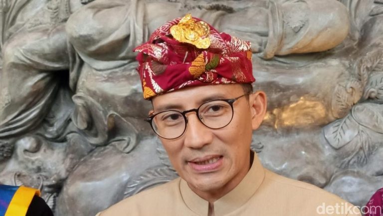 Anjloknya IHSG: Sandiaga Uno Soroti Kurangnya Komunikasi Pemerintah dan Sentimen Pasar
