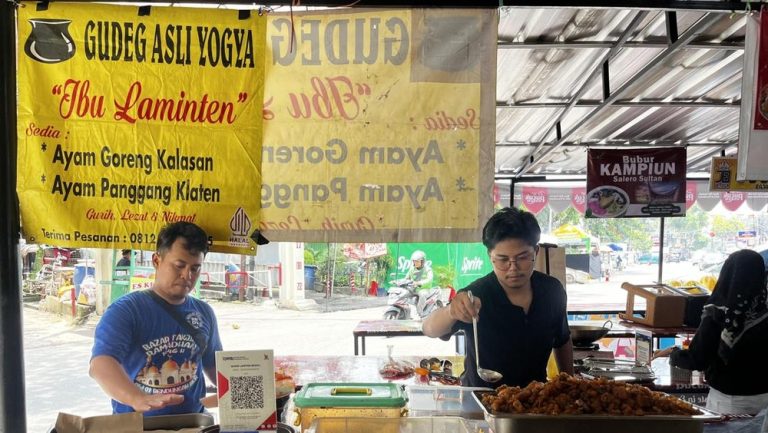 Ramadan di Benhil: Pasar Takjil Raup Jutaan Rupiah, Tradisi dan Teknologi Berpadu