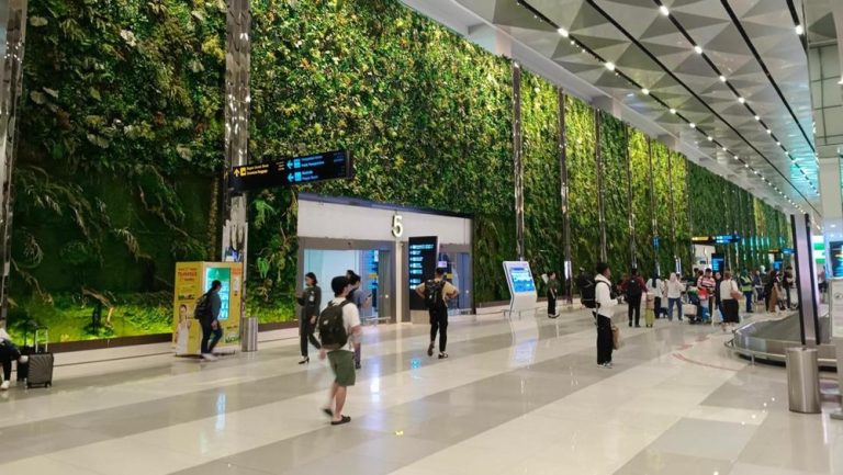 Efisiensi Pemerintah: Tantangan dan Peluang bagi Industri Pariwisata Indonesia