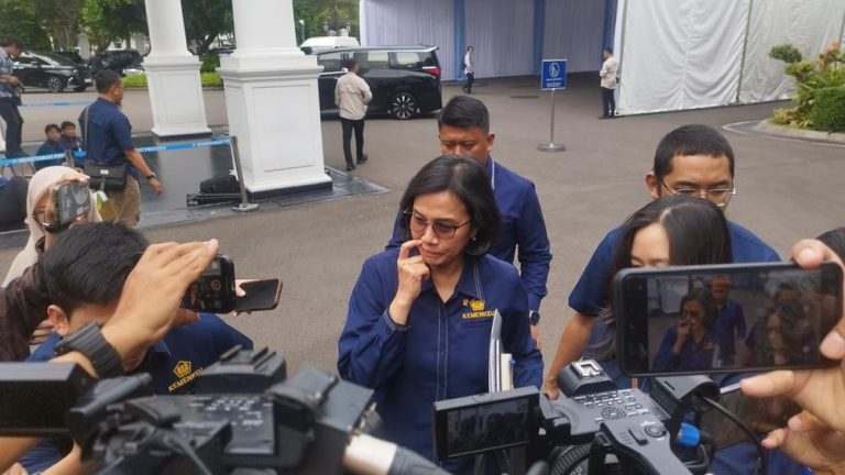Dampak Tarif Trump: Sri Mulyani Laporkan Risiko Global kepada Prabowo