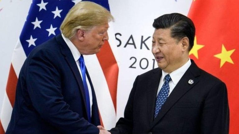 Trump Ajak China Berunding, Ancam Balik Serangan Tarif Impor