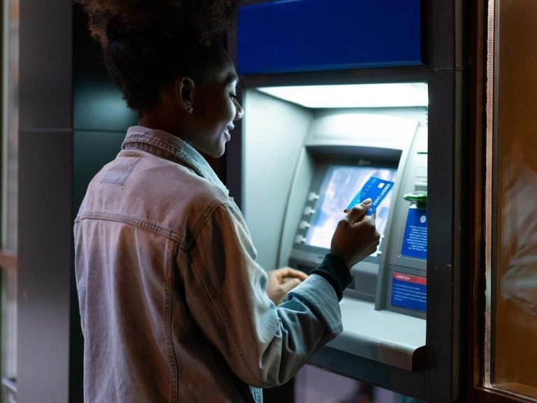 Tuvalu, Negara Kepulauan Terpencil, Akhirnya Miliki ATM: Tonggak Sejarah bagi Perekonomian