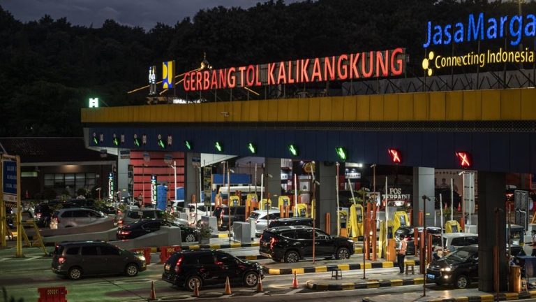 H+3 Lebaran: Lonjakan Arus Balik Capai 33 Ribu Kendaraan di Gerbang Tol Kalikangkung