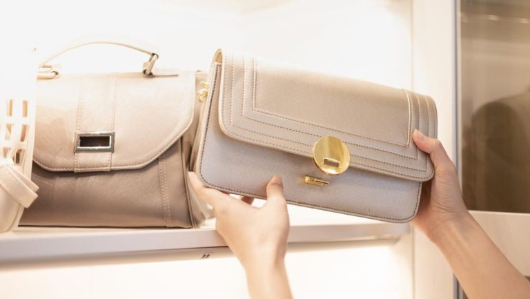 Klaim Viral: Tas Branded 80% Dibuat di China? Fakta di Baliknya