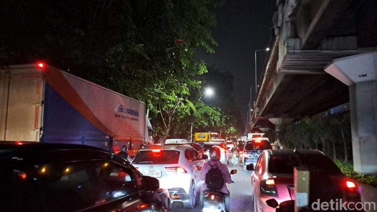Kemacetan Tanjung Priok: Sinyal Krisis Sistem Logistik Nasional yang Membutuhkan Perbaikan Segera