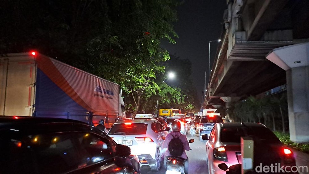 Kemacetan Tanjung Priok: Sinyal Krisis Sistem Logistik Nasional yang Membutuhkan Perbaikan Segera