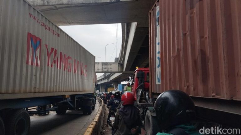 Kemacetan Tanjung Priok: Menhub Bantah Kaitan dengan Pembatasan Truk Lebaran, Sorot Pelanggaran Kapasitas Terminal