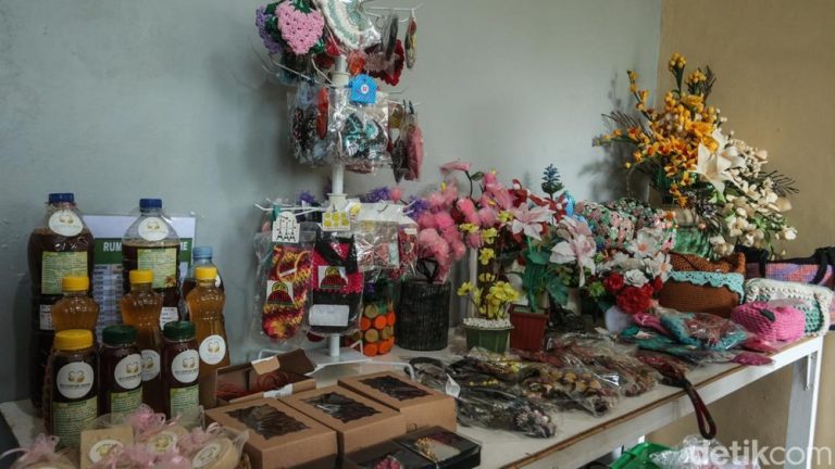 Dari Sampah Dapur, Ibu-ibu Lenteng Agung Sulap Limbah Jadi Rupiah: Kisah Sukses UP2K PKK RW 08 Dari Sampah Dapur, Ibu-ibu Lenteng Agung Sulap Limbah Jadi Rupiah: Kisah Sukses UP2K PKK RW 08