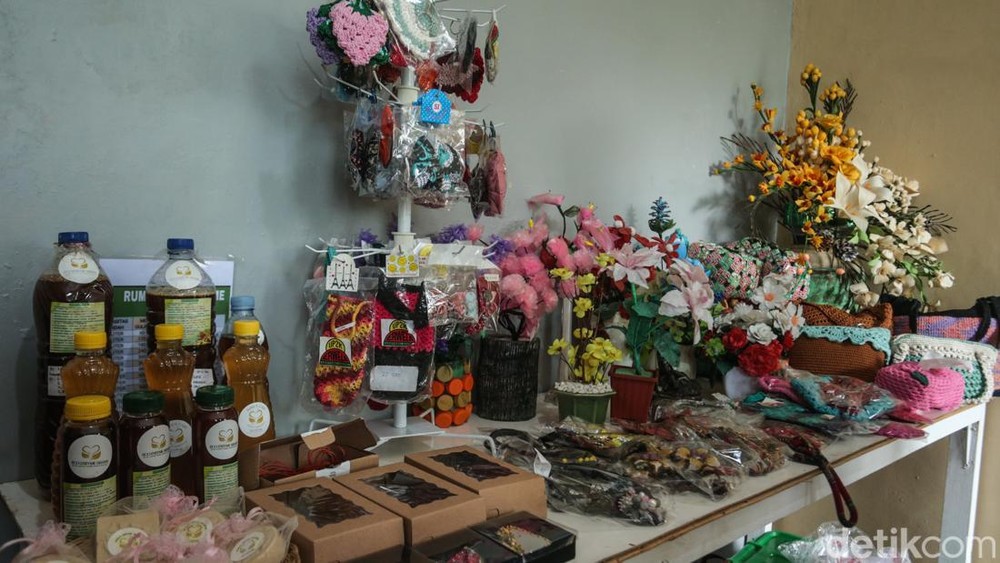 Dari Sampah Dapur, Ibu-ibu Lenteng Agung Sulap Limbah Jadi Rupiah: Kisah Sukses UP2K PKK RW 08