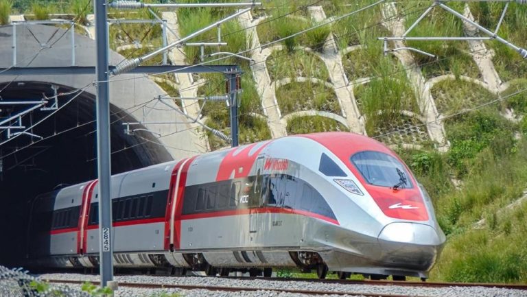 Kereta Cepat Whoosh Catat Lonjakan Penumpang Asing Hampir 80% di Kuartal Pertama 2025