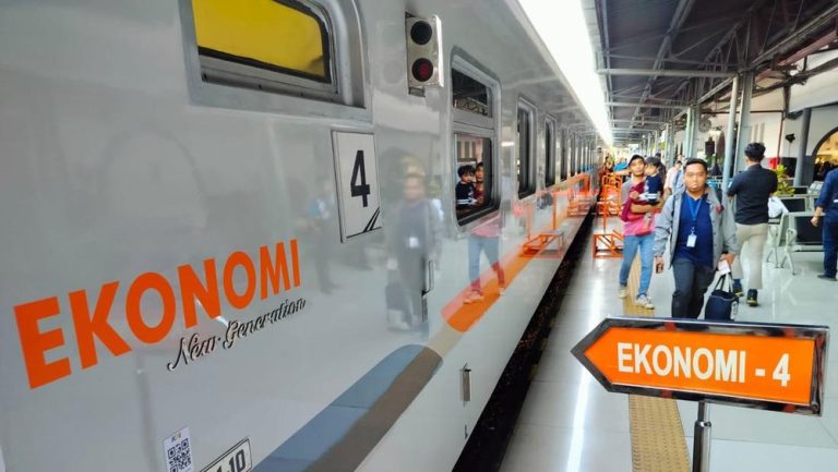 Arus Balik Lebaran 2025: KAI Catat 4,2 Juta Tiket Kereta Api Terjual, Okupansi Jarak Jauh Melebihi Kapasitas