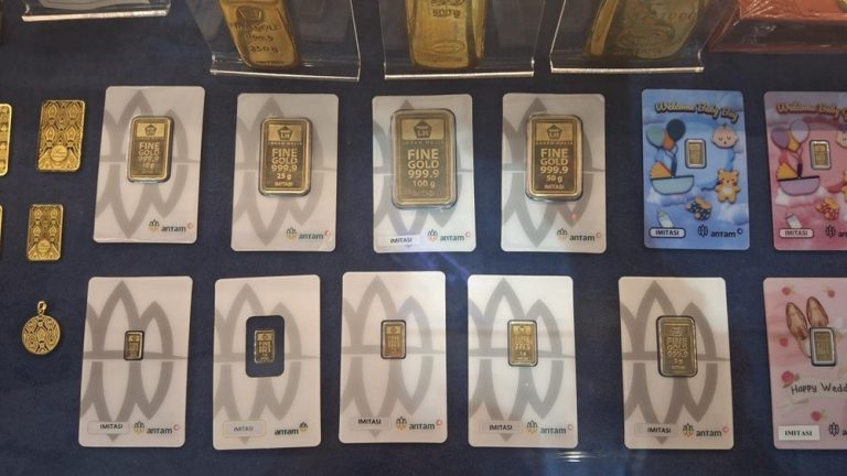 Emas Sentuh Rekor Tertinggi: Ancaman Resesi Global Dorong Harga Melonjak, Tapi Akankah Tren Ini Berlanjut?