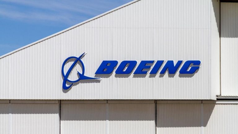 Boeing Terpuruk: Antara Kecelakaan Fatal, Perang Dagang, dan Bayang-Bayang Kerugian Miliar Dolar