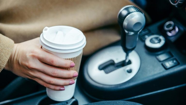 Serangan Tarif Trump: Gelombang Kenaikan Harga Kopi Hantam Bisnis Kafe AS