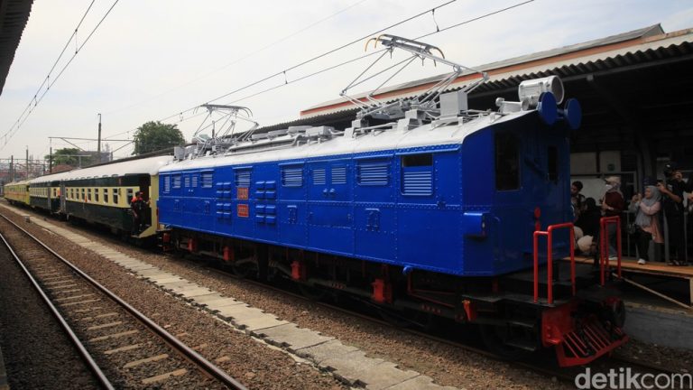 Satu Abad Mengaspal: Peringatan Seabad Operasional KRL di Indonesia