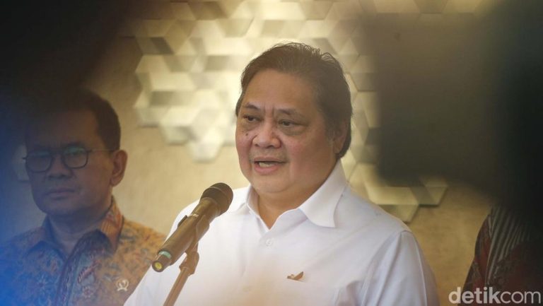 Tiga Menteri Ditugaskan Negosiasikan Tarif Impor AS, Tekanan pada Pemerintahan Prabowo Meningkat