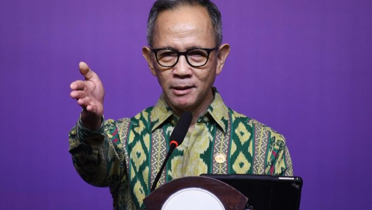 OJK Yakin Ekonomi RI Kokoh Hadapi Tarif Impor AS, Dorong Mitigasi Risiko Perbankan