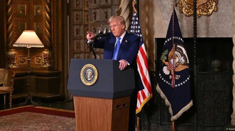 Perang Dagang Memanas: Trump Pukul China dengan Tarif Impor 104%, Ancaman Resesi Global Menggantung