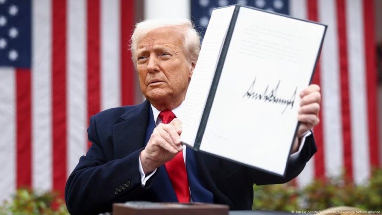 Hadiah Pesawat Rp 6,6 Triliun dari Qatar Tuai Kontroversi, Trump: Bodoh Jika Menolak!