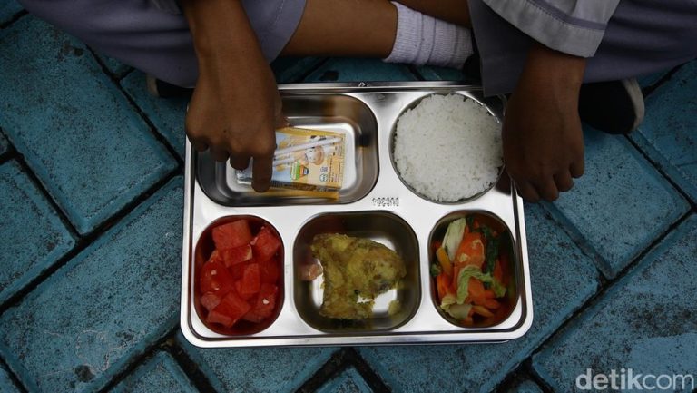 Ratusan Siswa Keracunan Makanan Bergizi Gratis di Bogor, BGN Pastikan Biaya Pengobatan Ditanggung Asuransi
