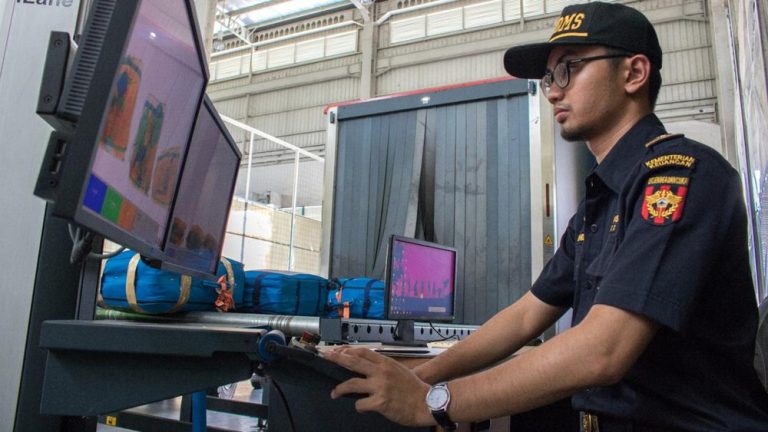 Ancaman Banjir Impor Tiongkok Pasca-Kebijakan Tarif Trump: Indonesia Siapkan Strategi Pertahanan