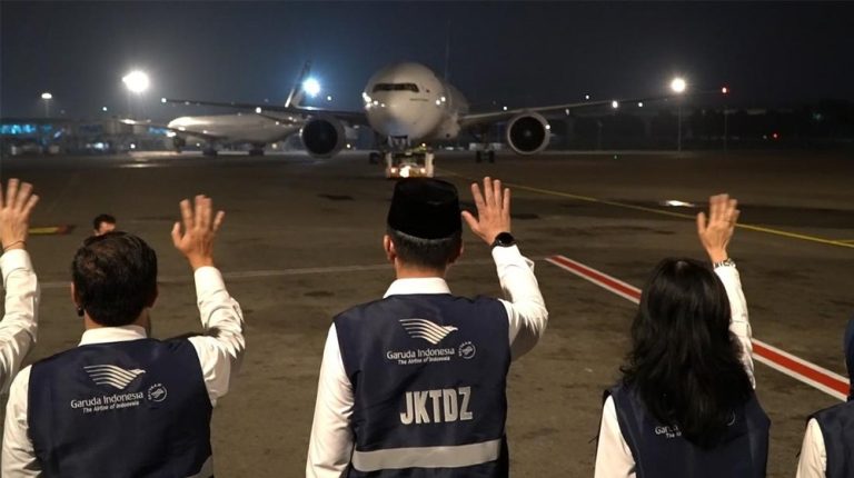 Prabowo Tantang Garuda Indonesia Tekan Biaya Haji Lebih Rendah Lagi