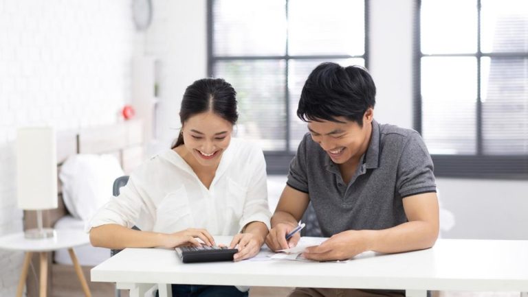 Celah Gender dalam Literasi Keuangan: Laki-laki Masih Unggul, Perempuan Butuh Perhatian Lebih